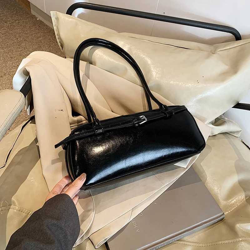 Womens All Match Shoulder Bag Large Capacity Maillard Bottom Bag Solid Color Simple Handbag Womens Travel Shopping Bag Y250319