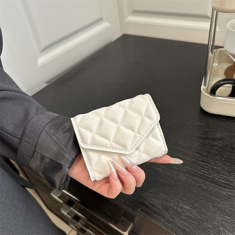 2025S Trend Designer Small Wallet With Niche Design Women S Simple And Fashionable Multi Buckle Diamond Grid Zero Wallet High End Short Clip Card Bag