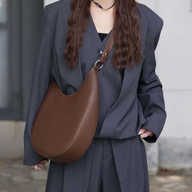 New Classic Moon Special-Shaped Design Armpit Shoulder Bag Smooth Split Cow Leather Women Handbag Large Adjustable Handle Tote