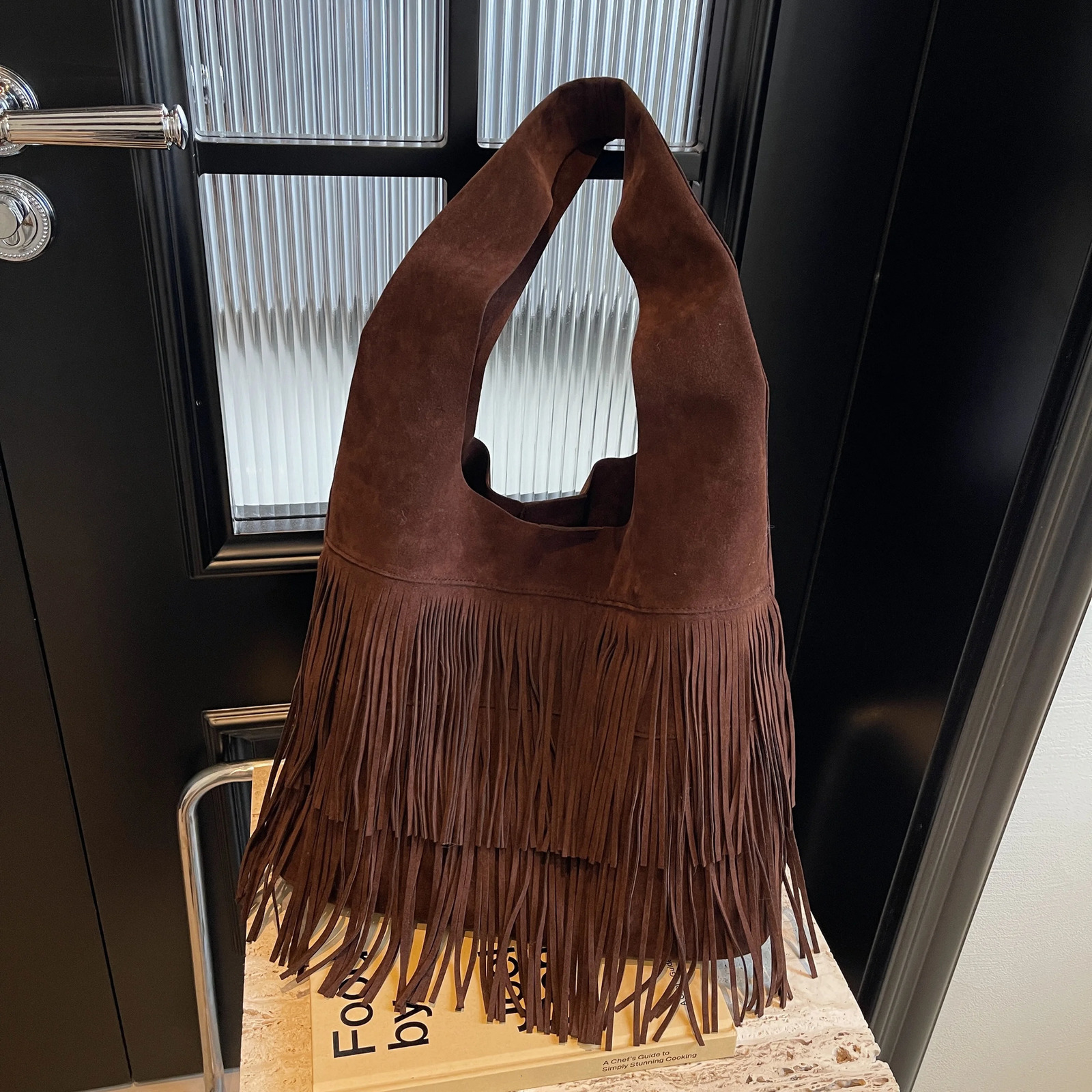 AutumnWinter Vintage Leather Velvet Womens Tassel Bag Casual Large Capacity Shoulder Handbag 250320