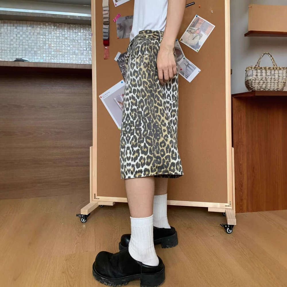 American leopard print camouflage printed denim shorts with straight design for men and women, wide leg cropped pants