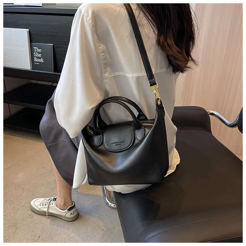 New Hundreds Of Crossbody Fashion Simple Handbag Women's Models Shoulder Small Dumpg Bag