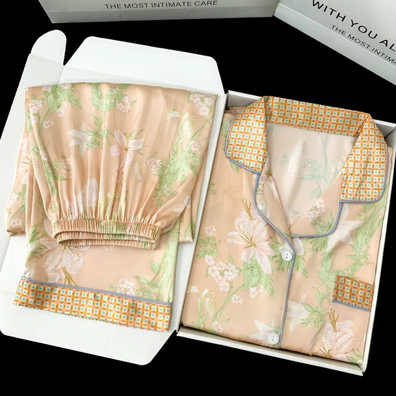 Spring and Autumn Womens Ice Silk Pajamas Homewear Set Womens Long Sleeve Rustic Style Floral Printed Pajamas Homewear 250320