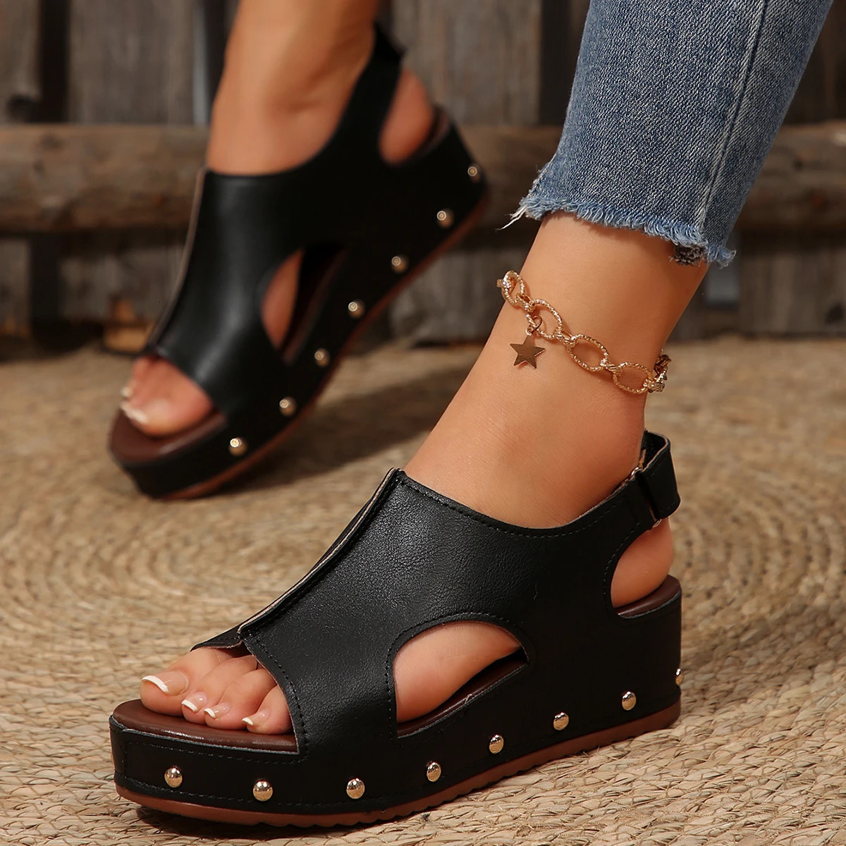 Womens Comfortable Wedge Sandals Peep Toe Med Heel Platform Sandalia Mujer Rivet Thick Bottom PU Leather Summer Shoes 250321BJ