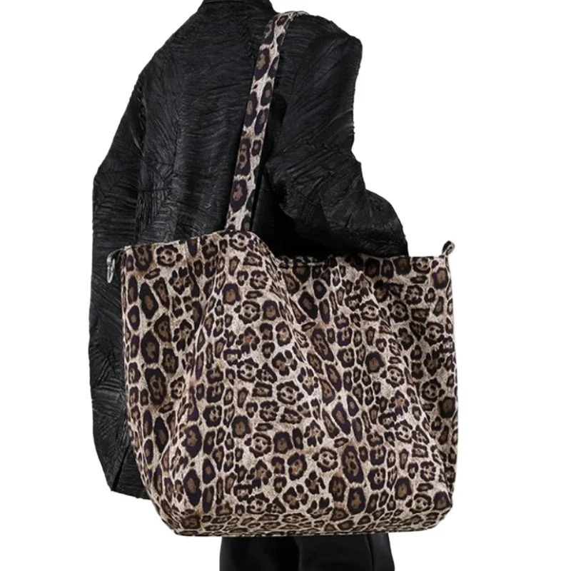 Non woven large capacity shoulder bag Communicating Leopard Print womens highquality zipper sewing lazy style handbag 250320
