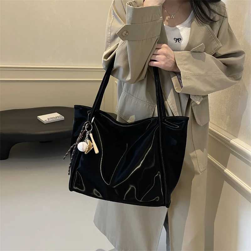 Black large capacity womens 2024 new simple soft leather shoulder bag womens handbag Y250320