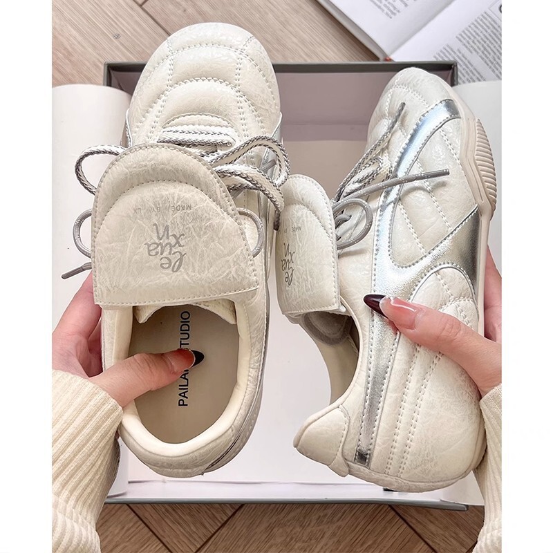 2025 New Flip Germany Training Multi functional Sports and Leisure Women's Niche Color Brushing Designer Fashion Flat White Shoes