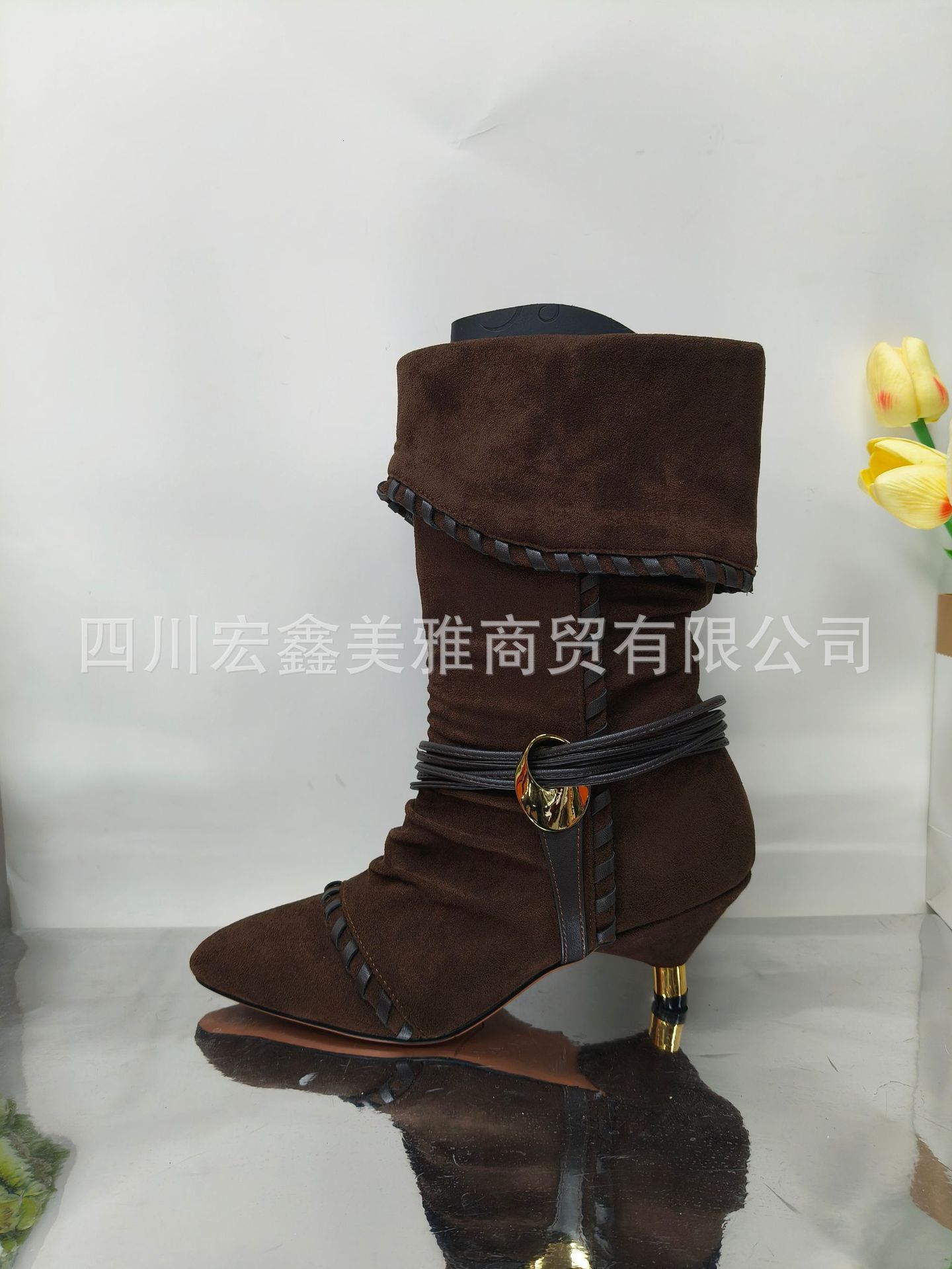 2025 pointed short for women with height increasing folds, two wearing niche frosted cat and western cowboy pile boots