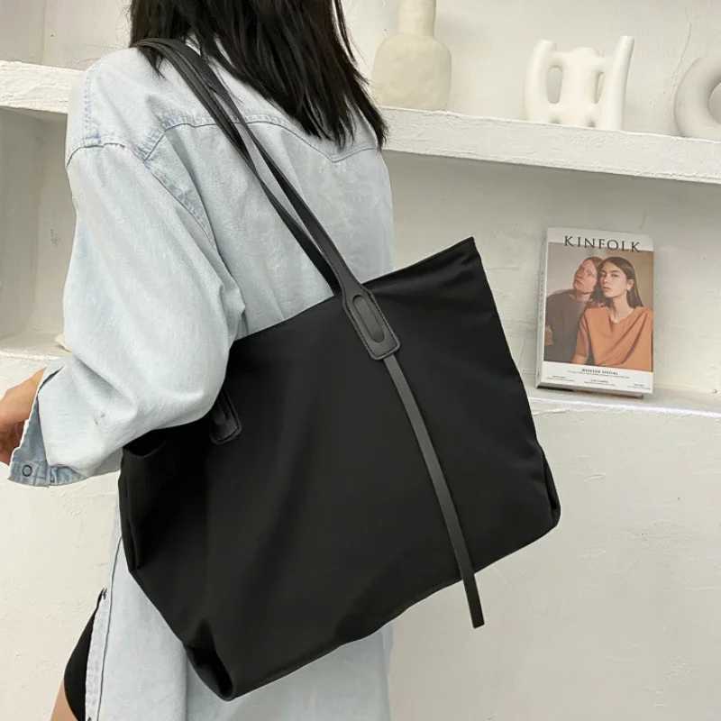 Ladies casual nylon large capacity shoulder bag zippered handbag solid color work travel shopping bag Y250320