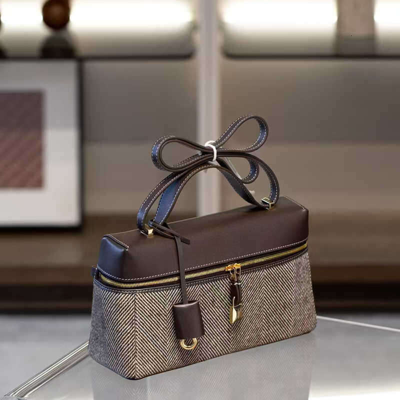 27 lunch box European and American high-end single shoulder crossbody women's underarm bag, 2025 new casual versatile fashion clothing