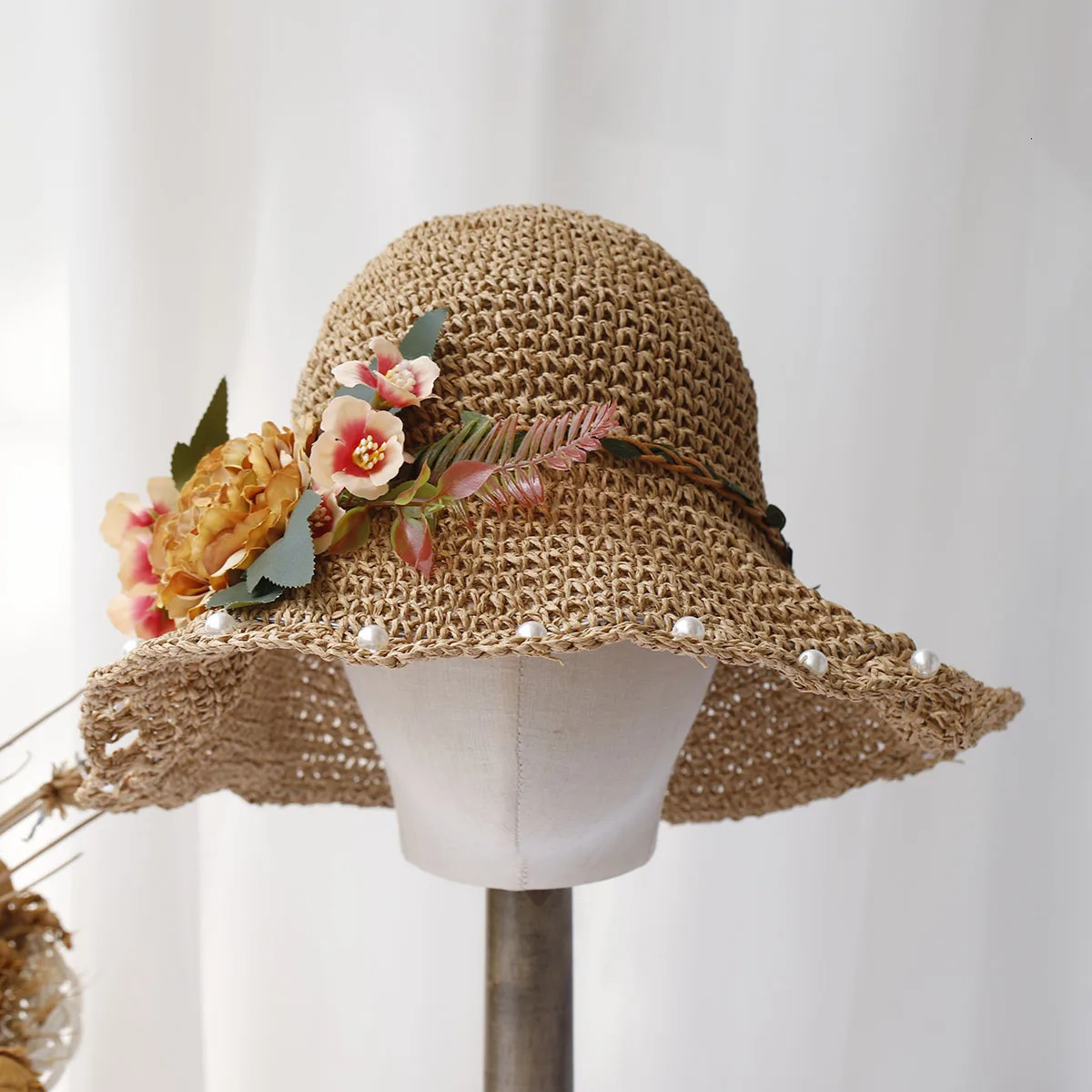 Sun hat floral fashion style bucket hat multi-color folding Sun Crochet hat suitable for beach tourism and vacation handmade straw hats 250320
