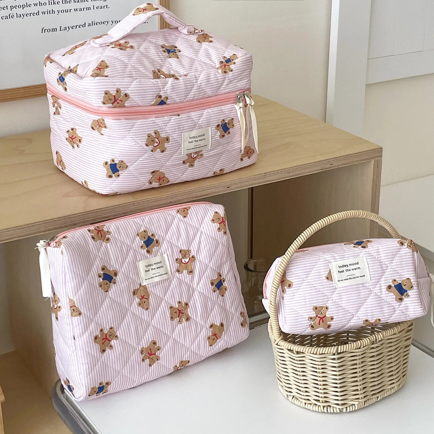 Womens Makeup Bag Striped Bear Makeup Bag Cartoon Go Out Large Capacity Toilet Storage Bag Bolsa De Maquillaje Viaje Sweet 250320