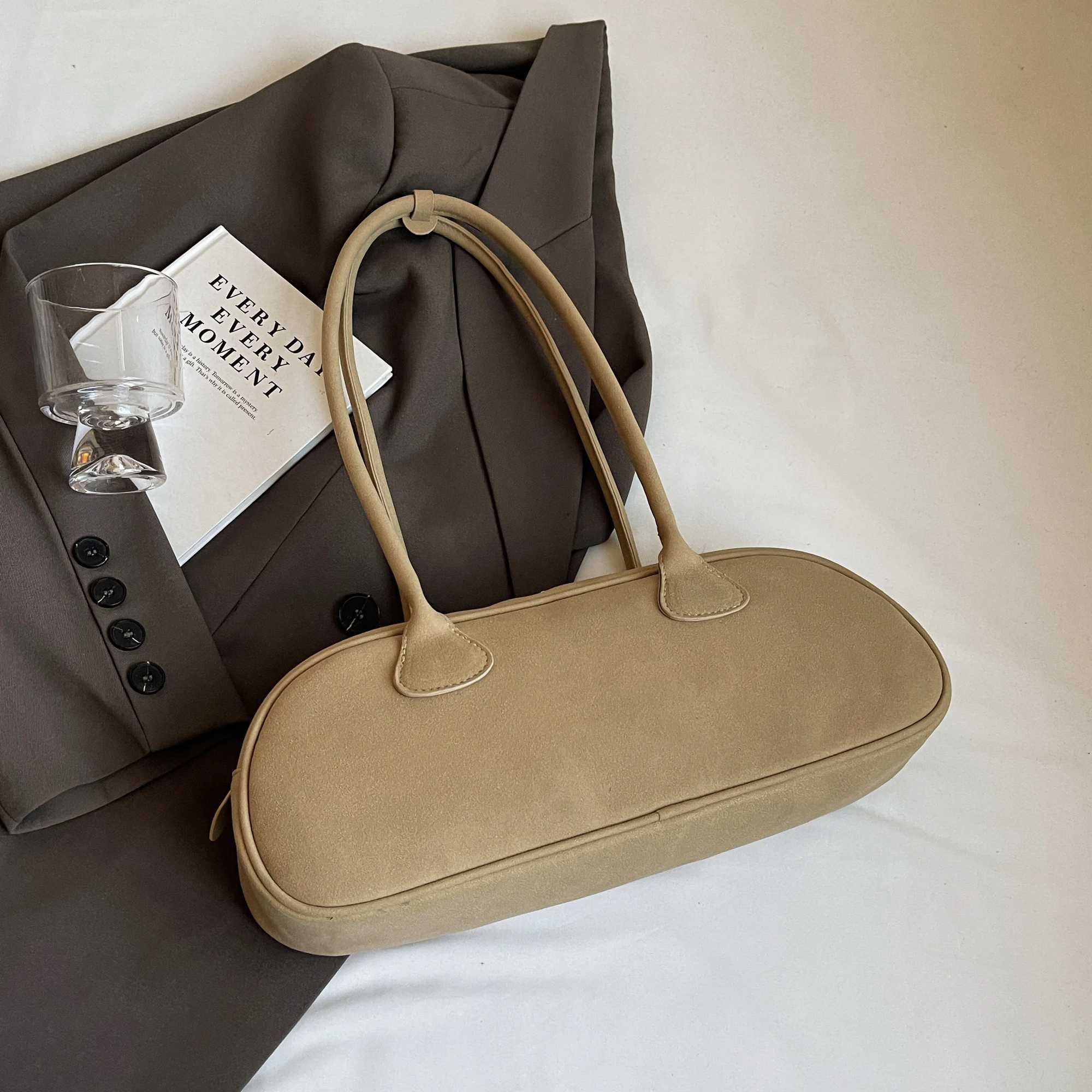 Retro frozen fashionable French high comfort casual handheld shoulder bag Y250319