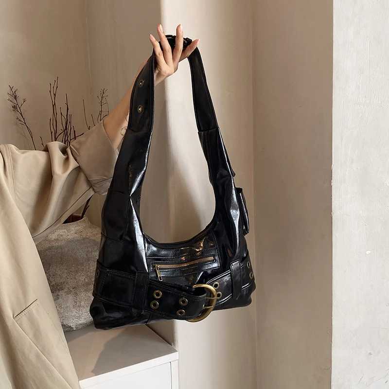 MOODS Womens Double Belt Lower Arm Shoulder Bag Heart shaped Decoration Large Capacity Commuter Square Bag 2024 Luxury Designer Handbag Y250320