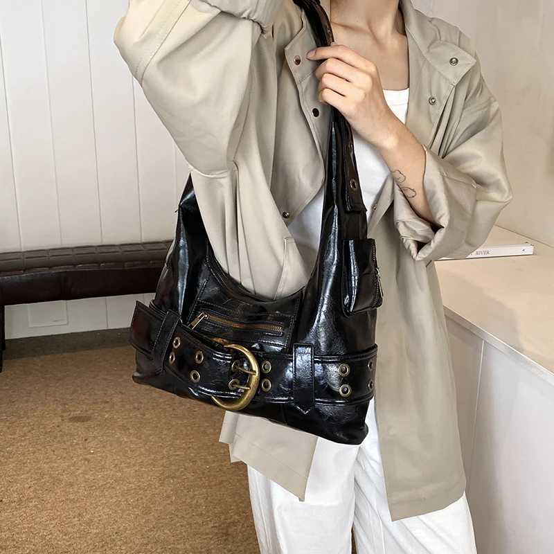 MOODS Womens Double Belt Lower Arm Shoulder Bag Heart shaped Decoration Large Capacity Commuter Square Bag 2024 Luxury Designer Handbag Y250320