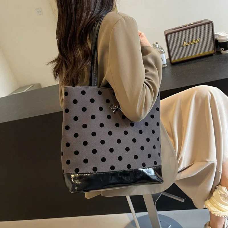 Large capacity soft back indoor company shoulder bag high-quality sewing thread bag womens fashionable zipper Pu s Y250319