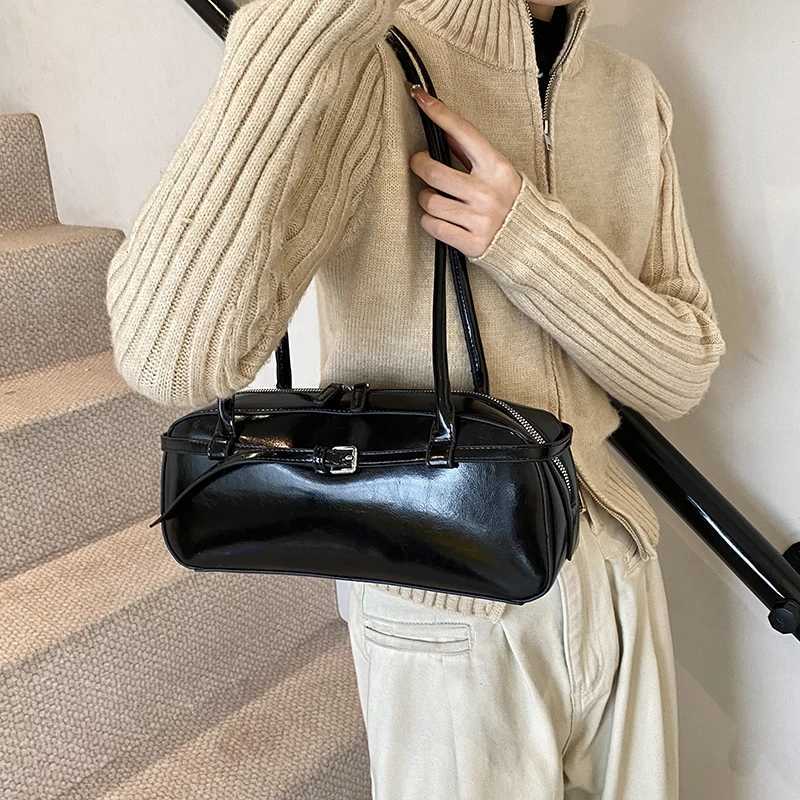 Womens All Match Shoulder Bag Large Capacity Maillard Bottom Bag Solid Color Simple Handbag Womens Travel Shopping Bag Y250319