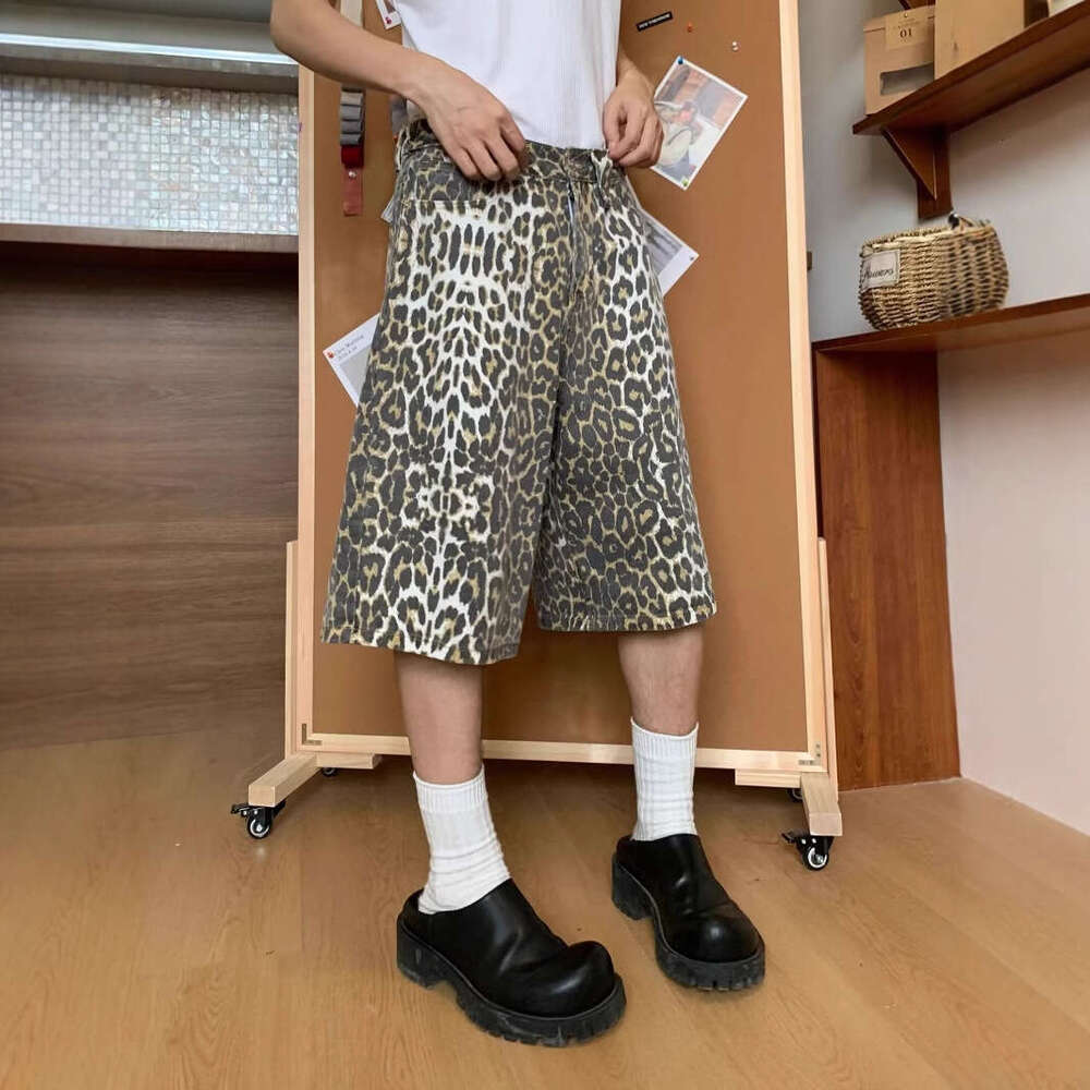 American leopard print camouflage printed denim shorts with straight design for men and women, wide leg cropped pants