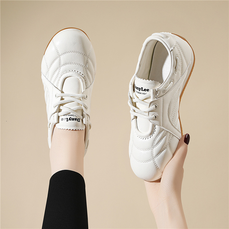 2025 New German Women's Spring Flat Soft Bottom Lightweight Designer Fashion Sports and Leisure White Multi functional Small Leather Shoes