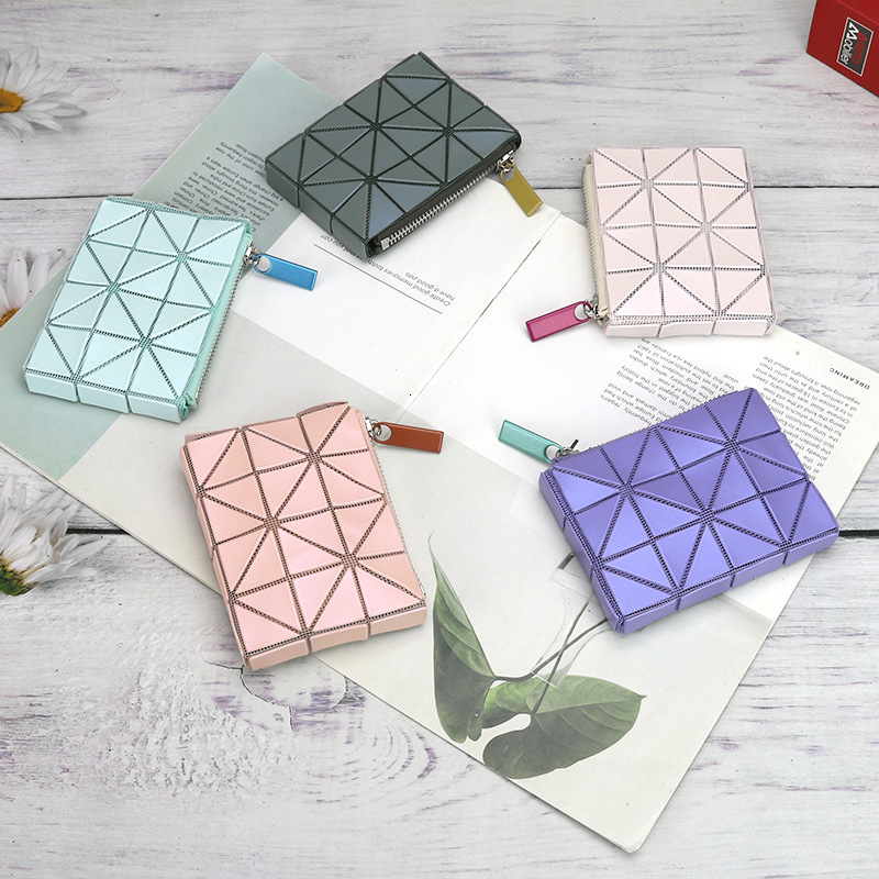 2025S Trend Designer Geometry Lingge Zero New Fashion Car Key Bag Women S Mini Mouth Red Envelope Small Wallet