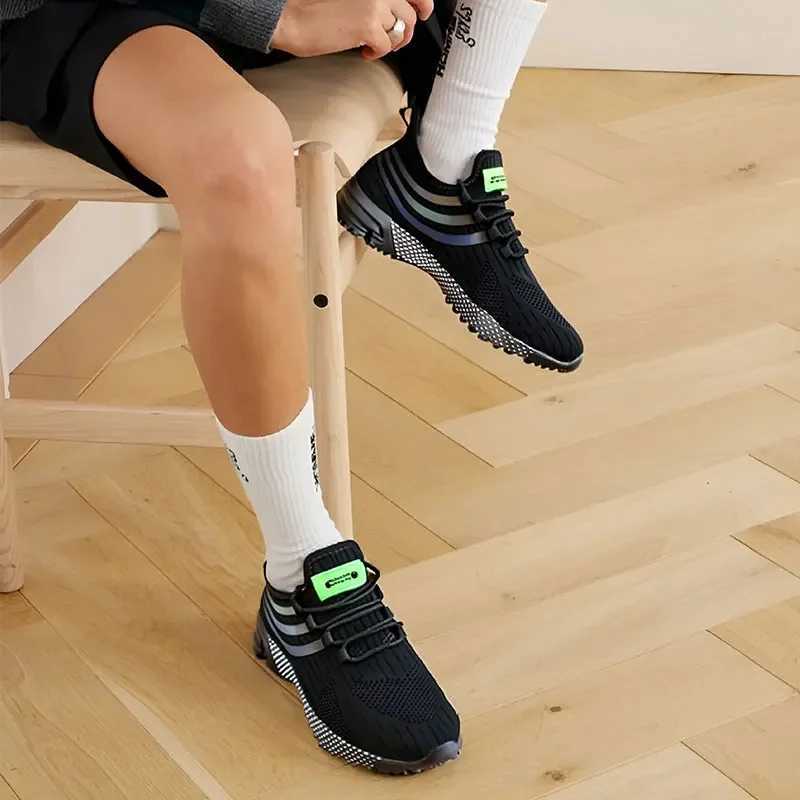 Mens Summer Casual Sports Shoes 2025 New Trend Flat Shoes Anti slip Sole Mesh Breathable Removable Track and Field Shoes Y250320