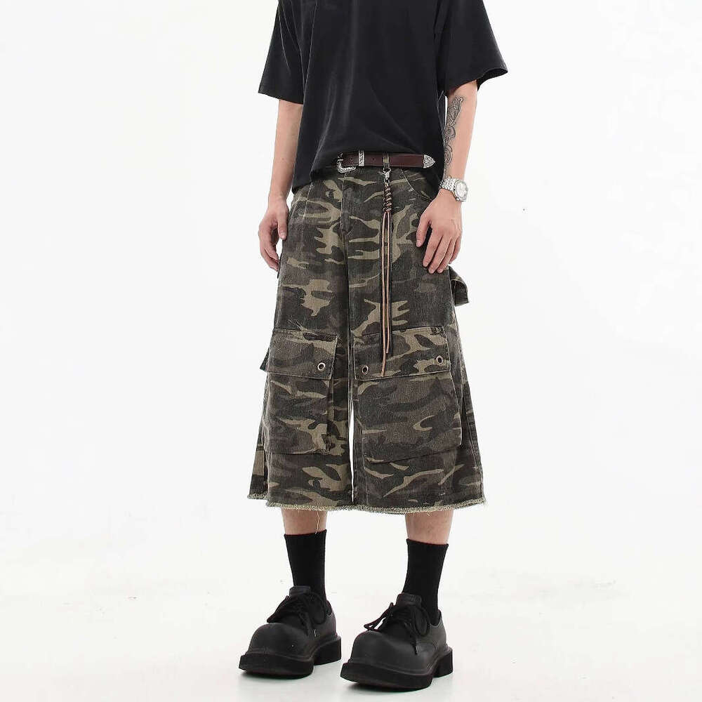 Street camouflage print with polished edges, loose straight leg workwear, casual shorts, cropped pants, men's and women's summer