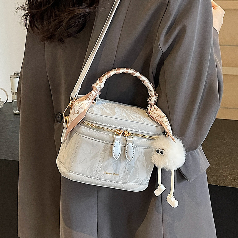 2025 Designer free designer 3 shipping Shoulder Bags for woman Casual Fashion vintage Tassel Ribbons black bucket