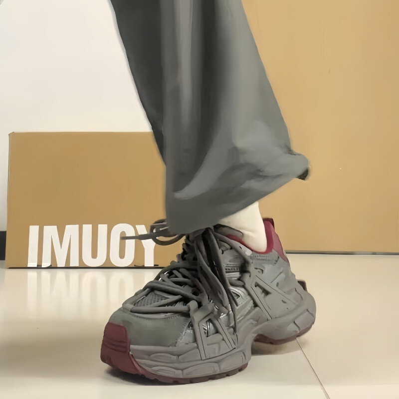 2025 new thick soled European leather surface flaunting feet, small sports shoes designed by fashionable anti slip multifunctional casual shoes