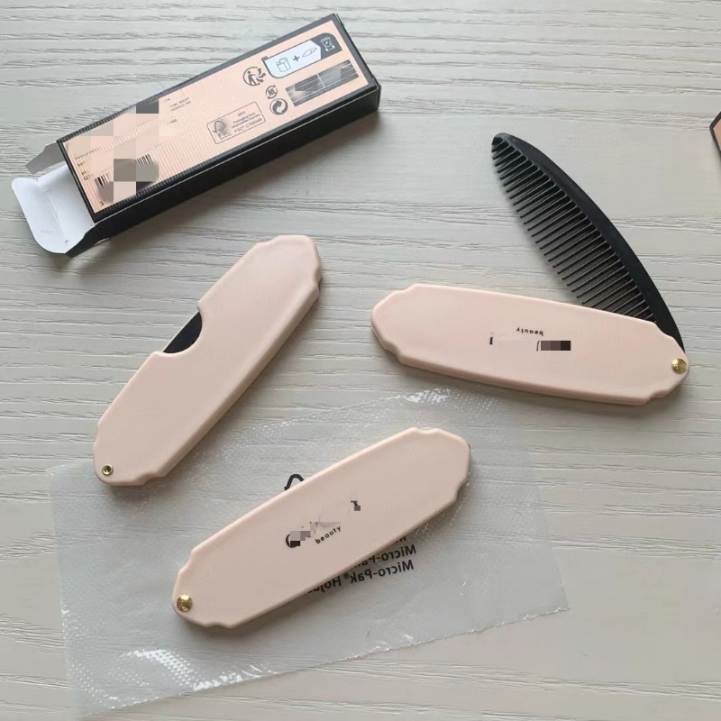 Retro Portable Mini Comb with Anti-Static Feature for Party Favors - Dense Teeth Design