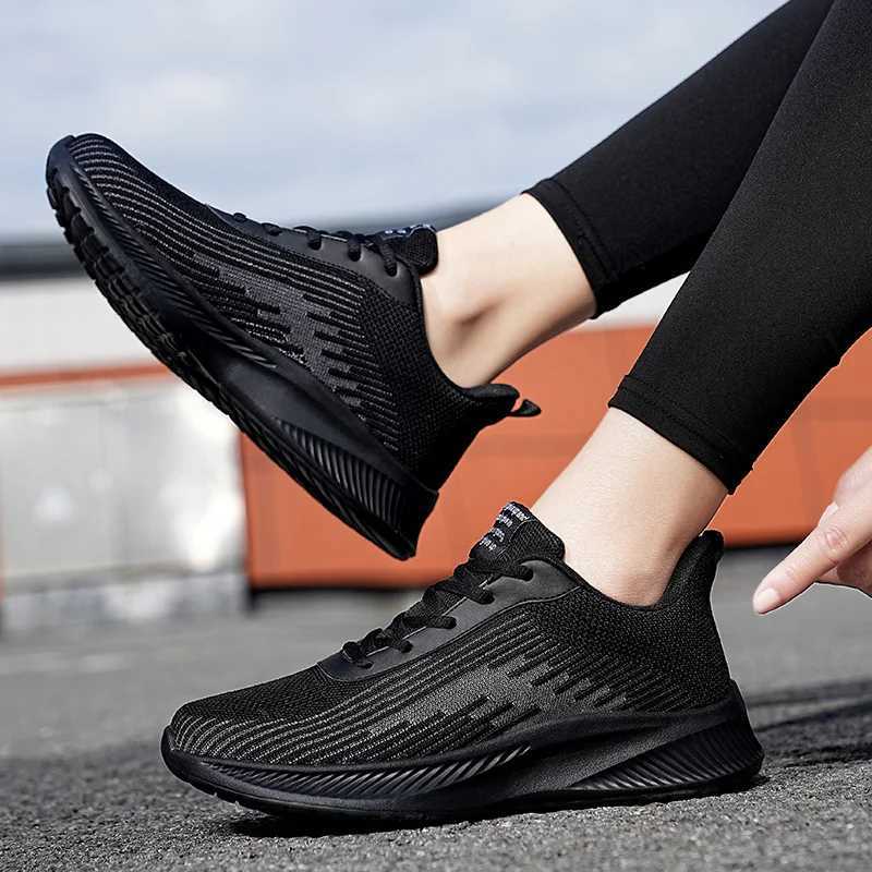 Summer Hot S Red Mesh Men Running Sneakers Big Size 47 Light Breathable Wen Training Shoes Non-slip Sport Shoes for Man Y250320