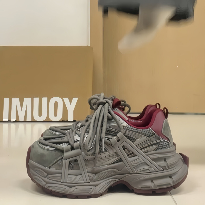 2025 new thick soled European leather surface flaunting feet, small sports shoes designed by fashionable anti slip multifunctional casual shoes