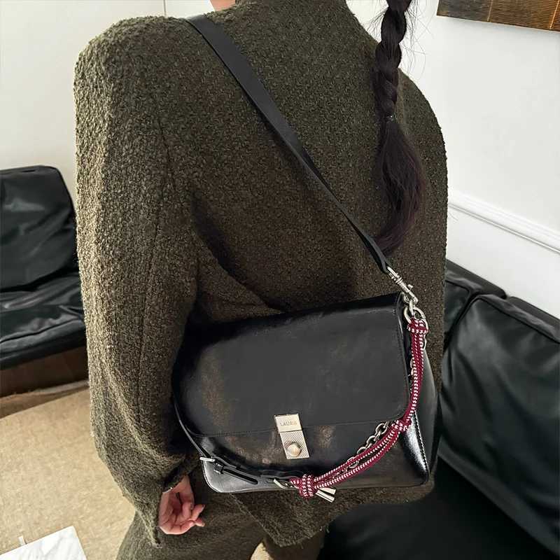 Newly designed womens cross shaped bag fashionable rope shoulder strap womens shoulder bag Y250320