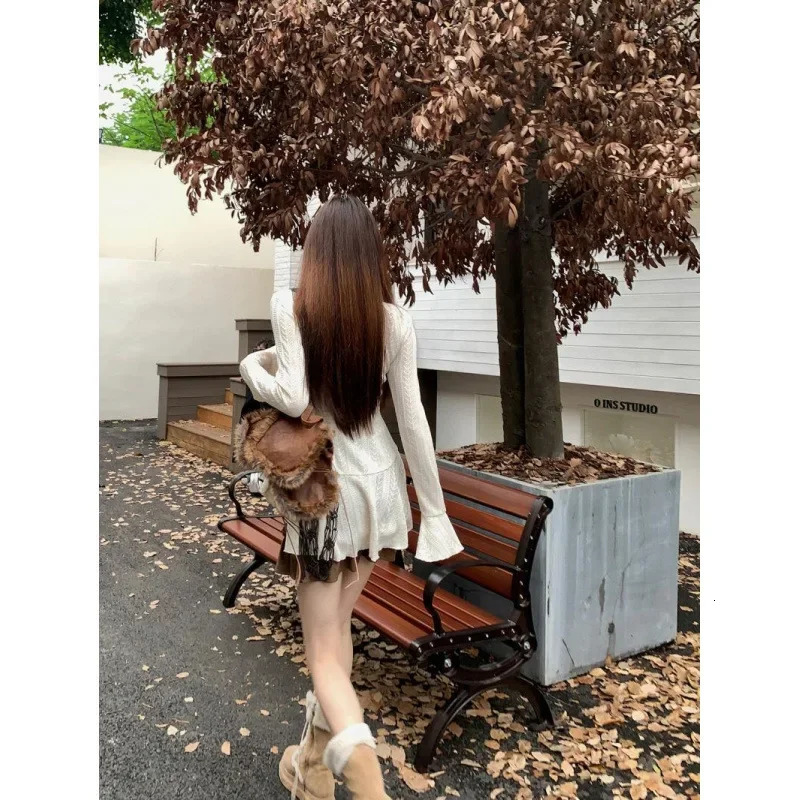 American retro inspired short sleeved knitted camisole dress with ruffled skis two-piece set autumn fashion open top cardigan 250318