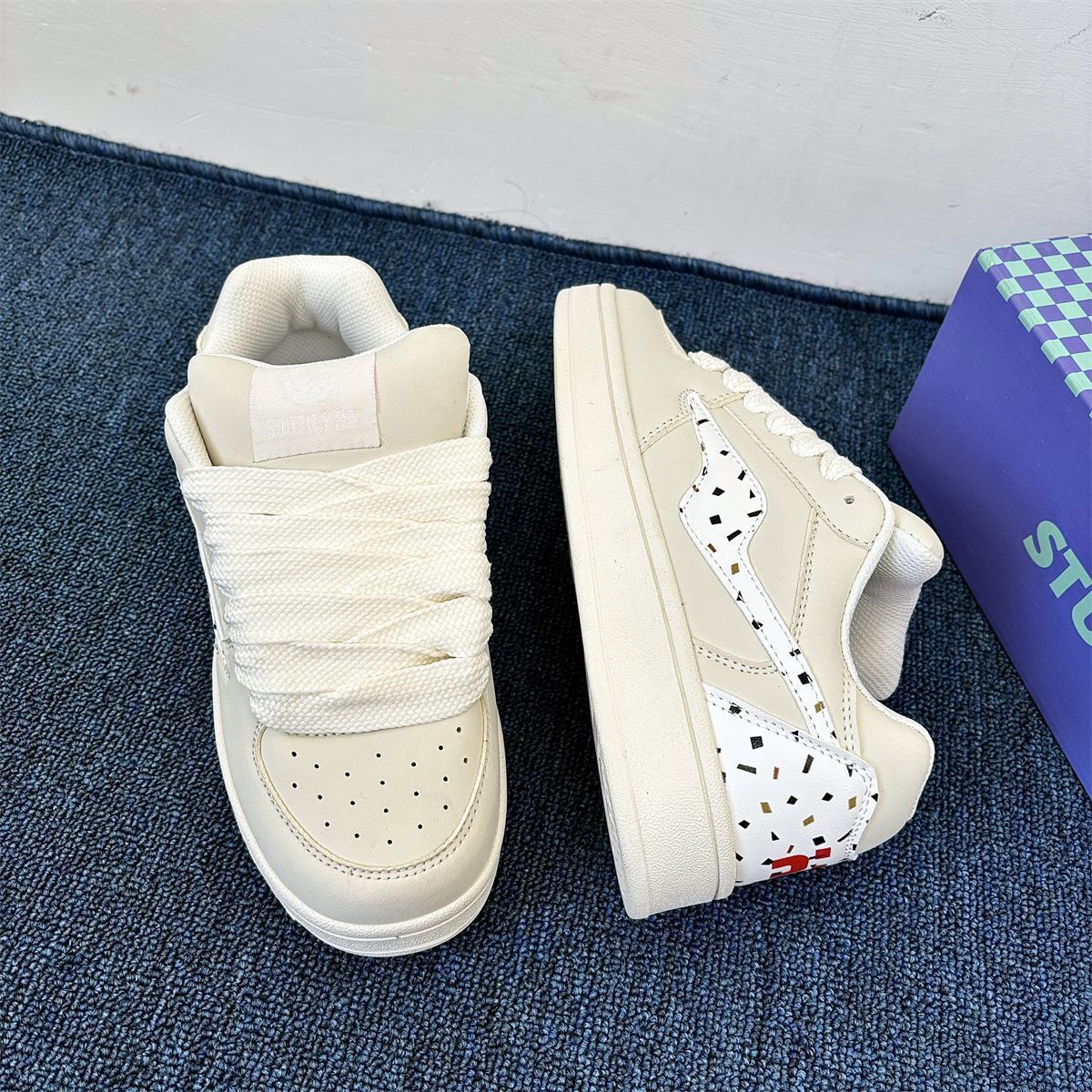 2025 new Korean version thick soled cream board designed for female students with multifunctional casual white shoes, fashionable bread shoes by desig