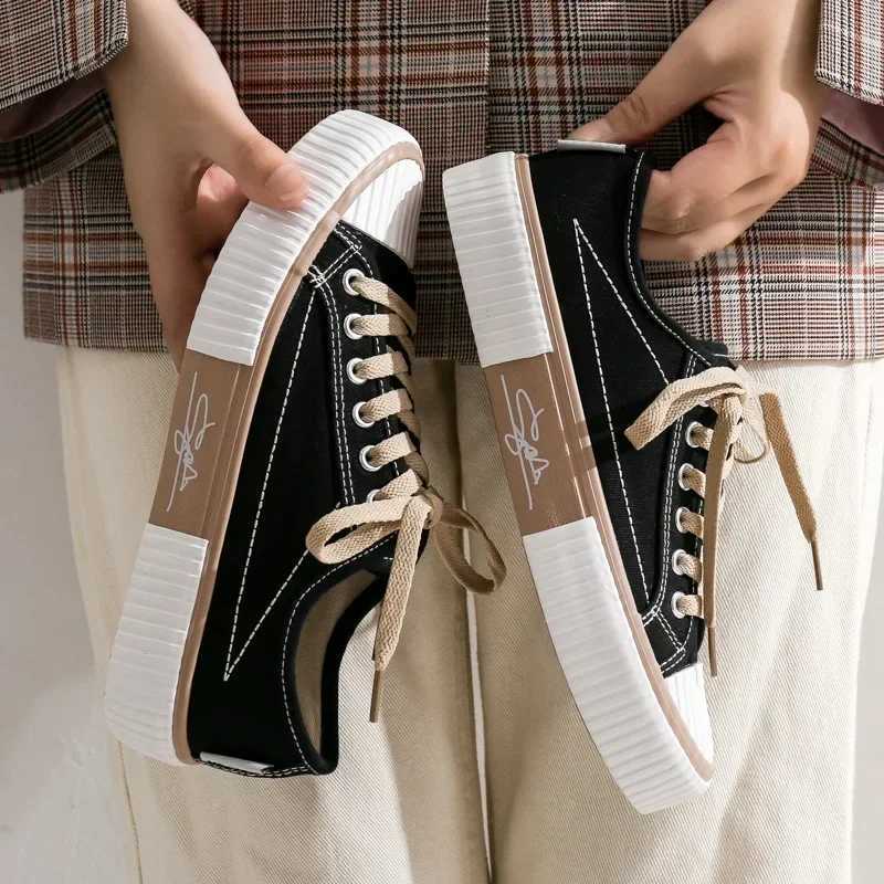 Trend Mens Canvas Flat Shoes Vcani Mens Flat Shoes 2024 Spring/Summer Foldable Leather Boots Fashion Couple Walking Shoes Y250320