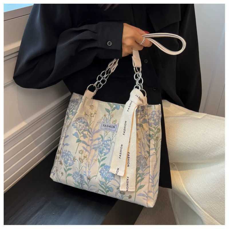 2023 Large Capacity Handbag Canvas Top Handle Womens Fashion Embroidered Flower Womens Shoulder Bag Leisure Commuter Bag Y250320