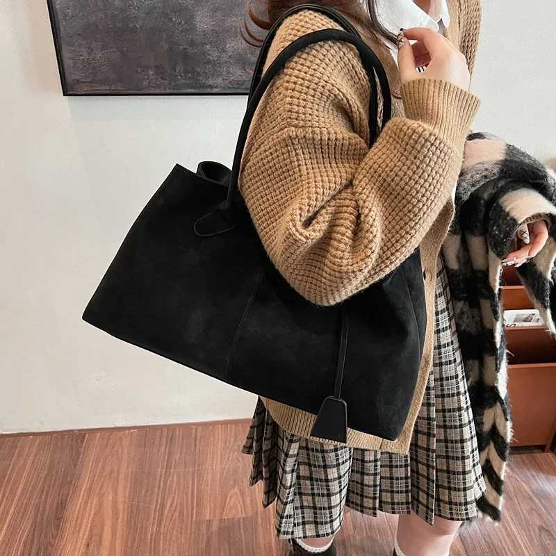 New Arrival Artificial suede solid color high-quality fashionable Versatile handbag 2025 womens product hot selling large capacity shoulder bag T25032