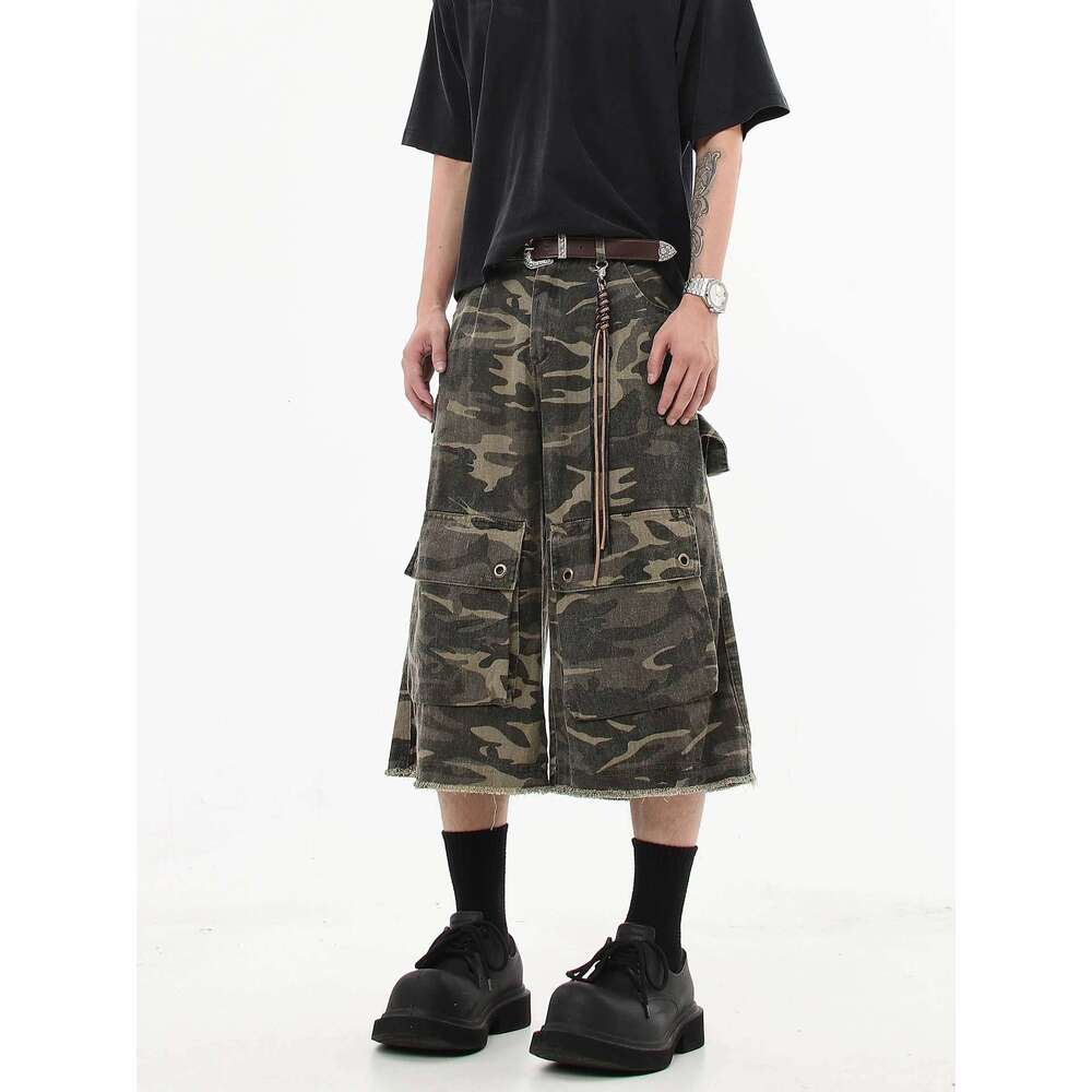 Street camouflage print with polished edges, loose straight leg workwear, casual shorts, cropped pants, men's and women's summer