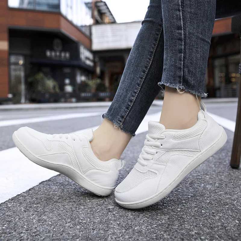 New IC wide toe casual shoes are breathable comfortable warm minimalist with soft soles and outdoor walking mats. Size 42 Y250320
