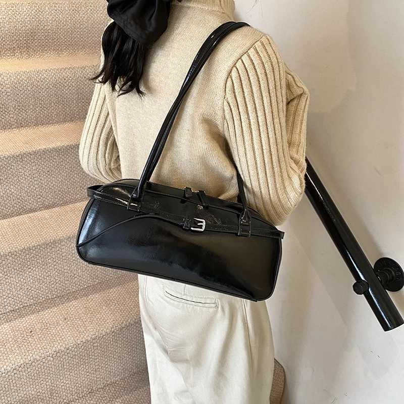 Womens All Match Shoulder Bag Large Capacity Maillard Bottom Bag Solid Color Simple Handbag Womens Travel Shopping Bag Y250319