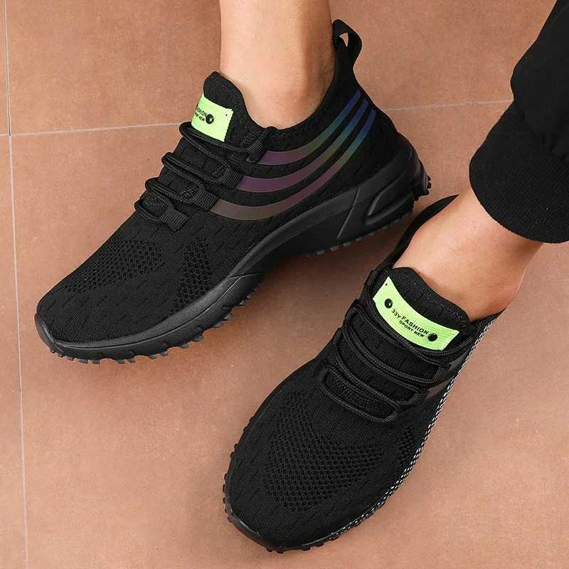Mens Summer Casual Sports Shoes 2025 New Trend Flat Shoes Anti slip Sole Mesh Breathable Removable Track and Field Shoes Y250320