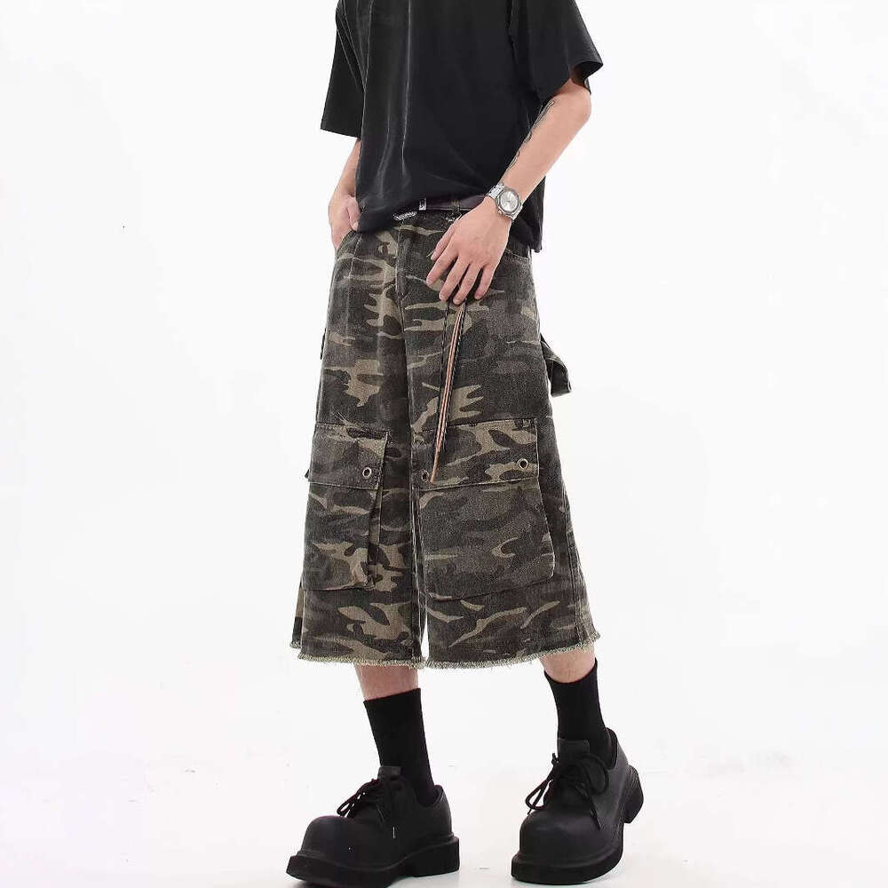 Street camouflage print with polished edges, loose straight leg workwear, casual shorts, cropped pants, men's and women's summer
