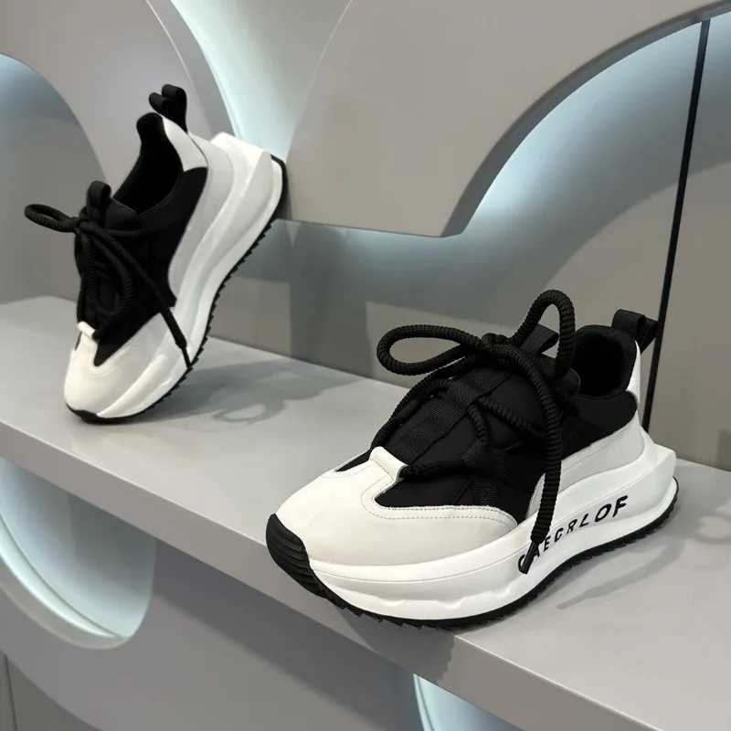 Mens sports shoes thick soled lifting shoes 2024 new comfortable version breathable and non slip outdoor travel casual shoes Y250320