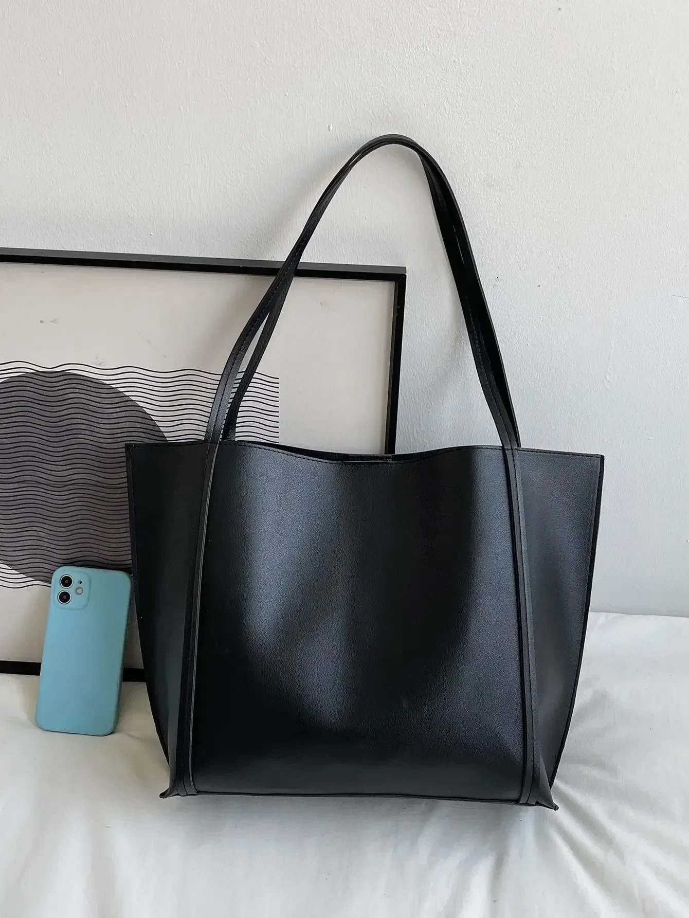 Lightweight Minimalist Shoulder Bag for Girls and WhiteCollar Workers in Business Casual Style 250320