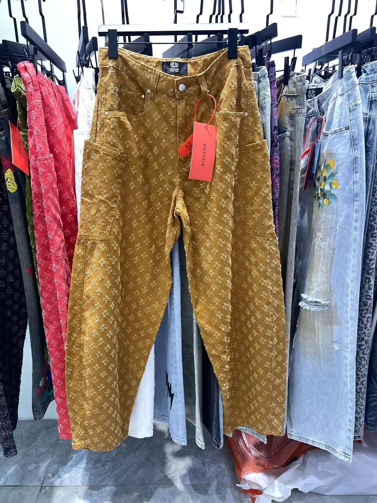 Designer Jeans New Personalized Jacquard Pattern Retro Emed Y2K Street Wear Jeans Long Pants Straight Tube Loose Men's Fashionable Jeans