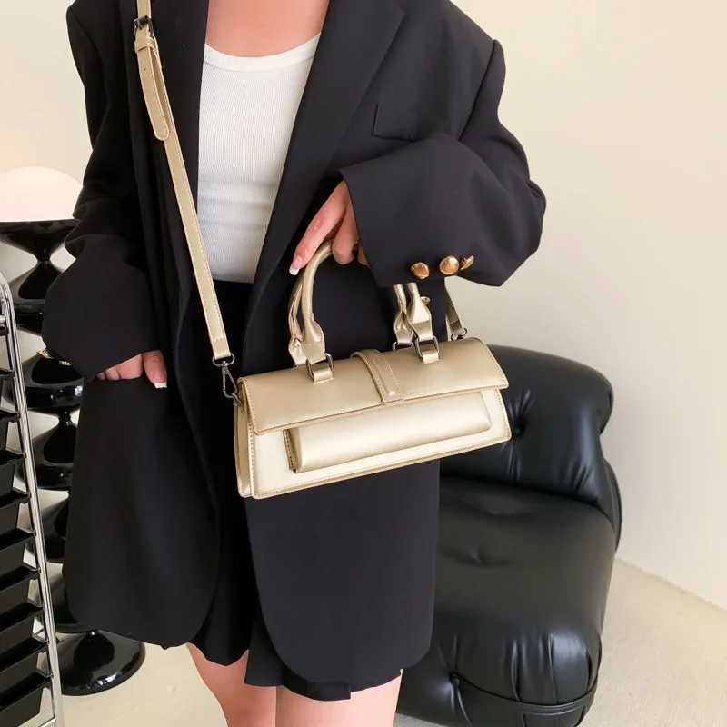 PU Leather Solid Womens Crossbody Bags Ladies Bags on Sale 2024 High Quality Fashion Zipper Locomotive Style Womens Bags Y250319