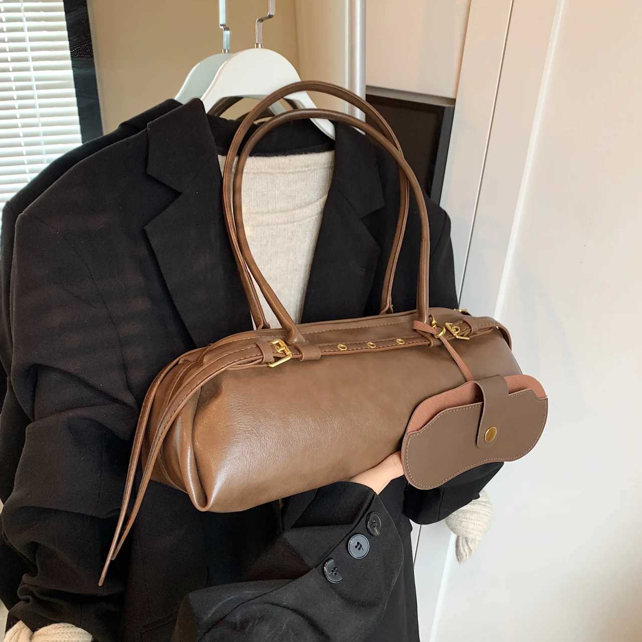 Punk style buckle needle shoulder bag womens handbag Korean handbag commuting bag retro PU leather bottom bag large capacity handbag Y250319