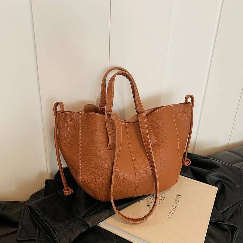 Designer bag High Quality PU Tote Bags Fashion Solid Hasp Simple Versatile Sense Of Shoulder And Handbags For Women 2025 New Style