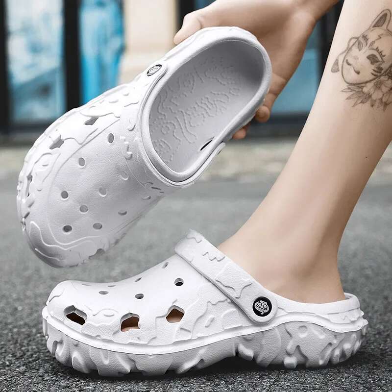 2025 Summer Slippers Clogs Men Beach Outdoor Garden Shoes Casual Sandals Black Brown Slip-On Men's Breathable Slides