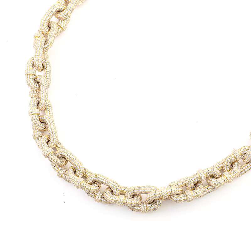 Reviewing high-quality jewelry Hiphop ice out Moissanite Miami Cuban chain